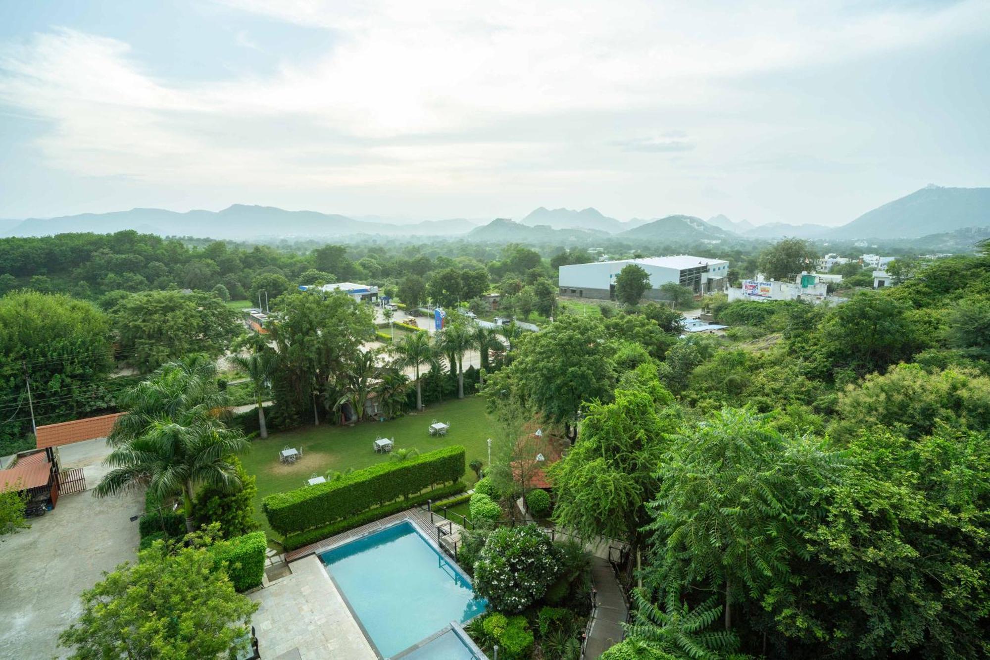 Treebo The Aravali Getaway Hotell Udaipur Exteriör bild