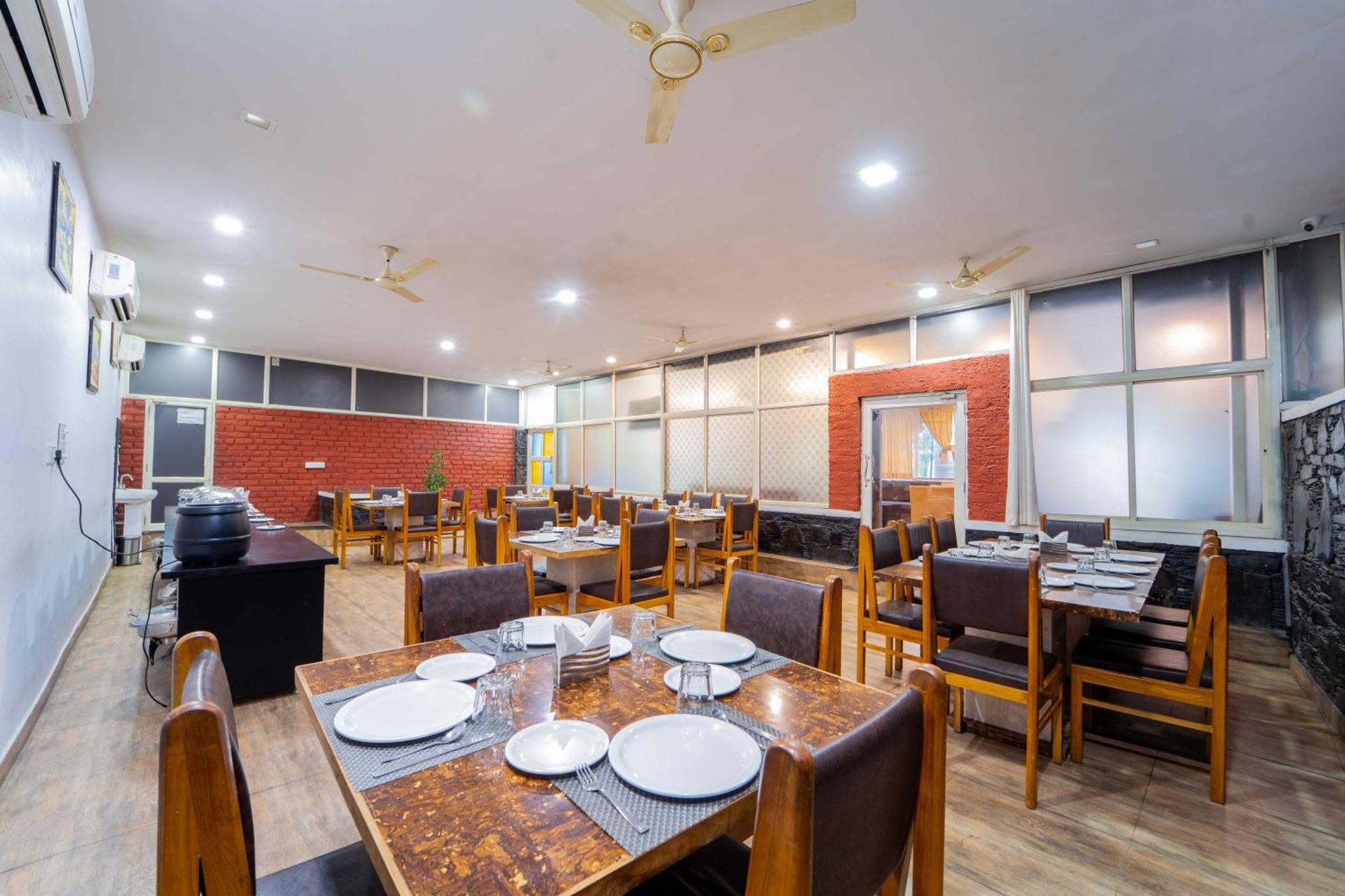 Treebo The Aravali Getaway Hotell Udaipur Exteriör bild