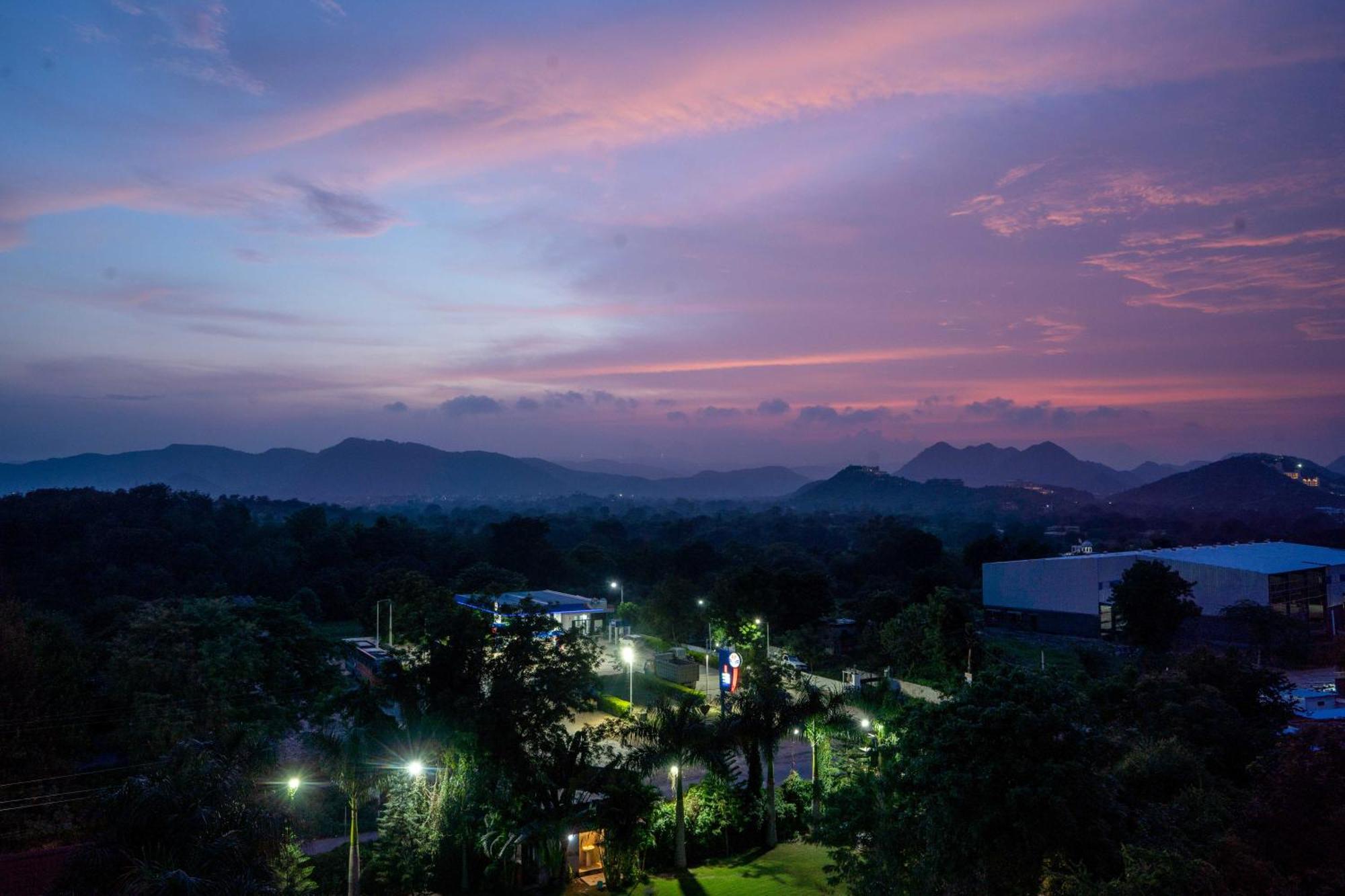 Treebo The Aravali Getaway Hotell Udaipur Exteriör bild